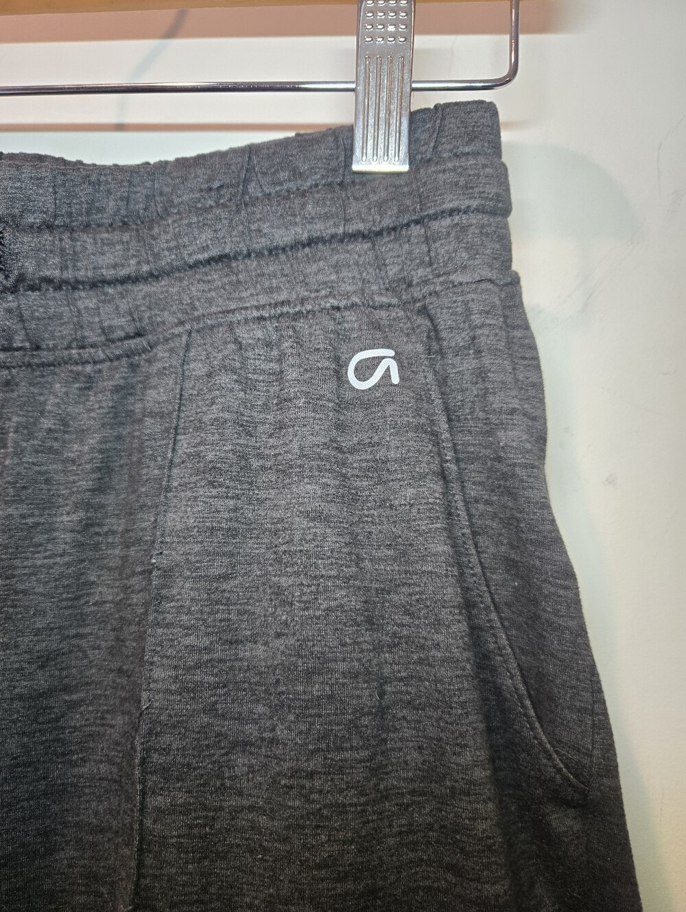 GapFit Capri Pants XS Women's Brushed Tech Jersey Athletic Wear Sport Black - Picture 4 of 9